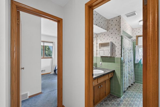 5133 Meadow Ridge, Edina, MN 55439