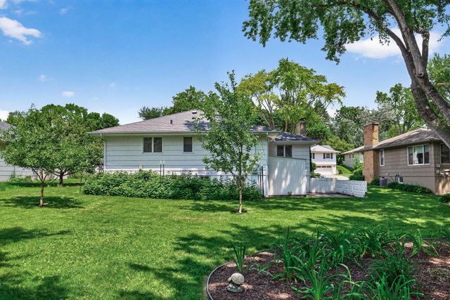 5133 Meadow Ridge, Edina, MN 55439
