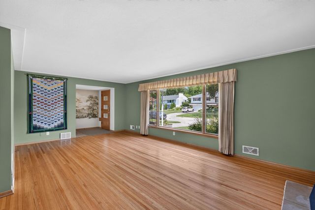 5133 Meadow Ridge, Edina, MN 55439