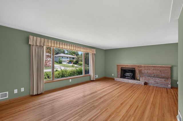 5133 Meadow Ridge, Edina, MN 55439