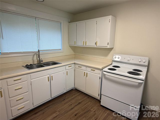 544 Blendwood Drive, Charlotte, NC 28215