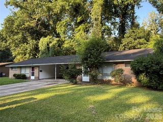 544 Blendwood Drive, Charlotte, NC 28215