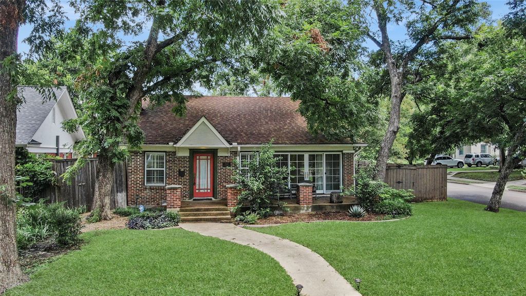 702 Lipscomb Avenue, Dallas, TX 75214