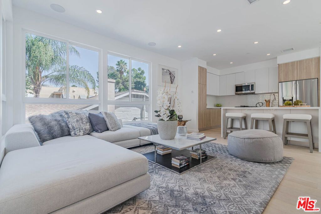 1214 N Sycamore Avenue, Los Angeles, CA 90038