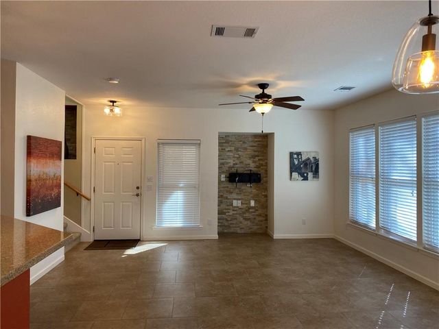 7501 Shadowridge RUN 121, Austin, TX 78749