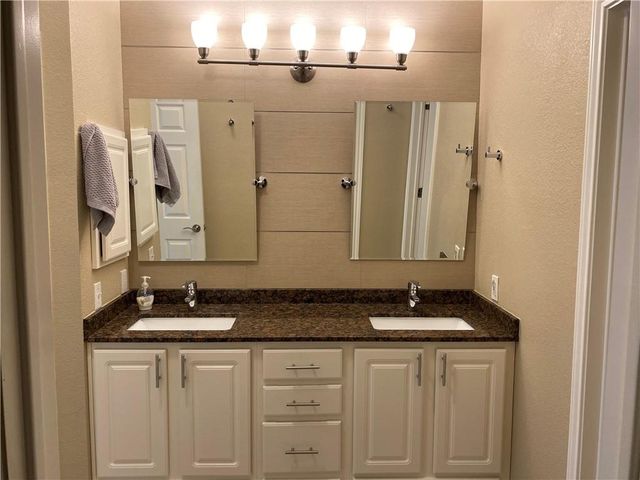 7501 Shadowridge RUN 121, Austin, TX 78749