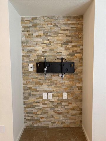7501 Shadowridge RUN 121, Austin, TX 78749