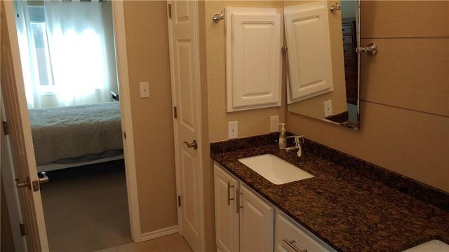 7501 Shadowridge RUN 121, Austin, TX 78749