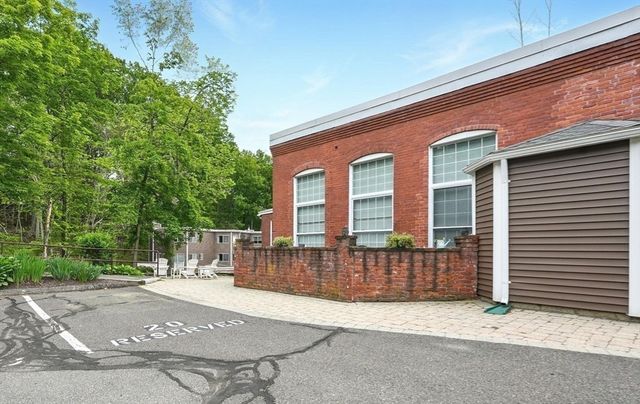 124 College St 20, South Hadley, MA 01075