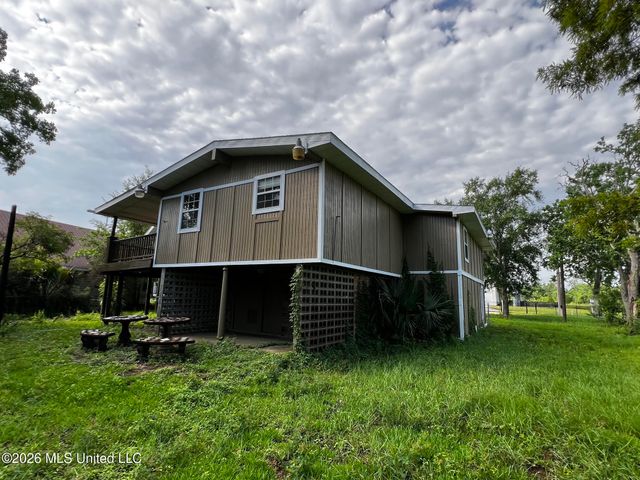 2139 Hollywood Drive, Bay Saint Louis, MS 39520
