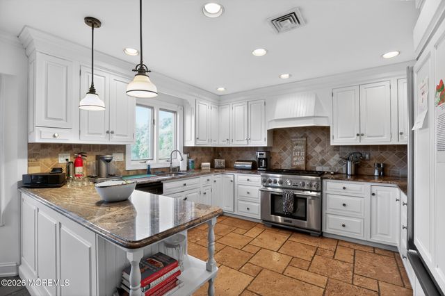 30 Tobi Court, Freehold, NJ 07728