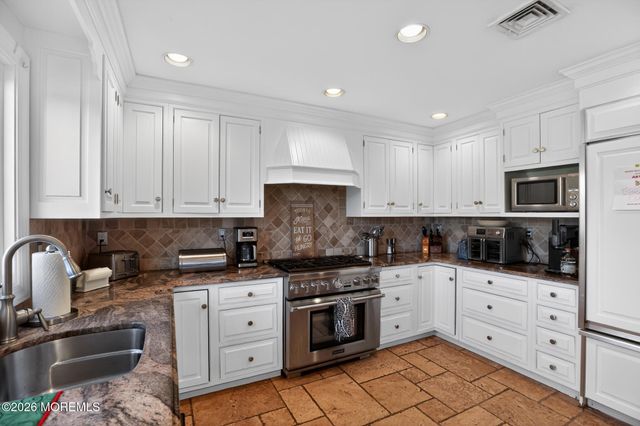 30 Tobi Court, Freehold, NJ 07728