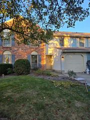 38 Fox Hill Ln, Hillsborough Twp., NJ 08844