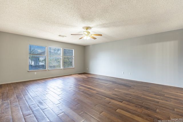 8423 parry, Converse, TX 78109