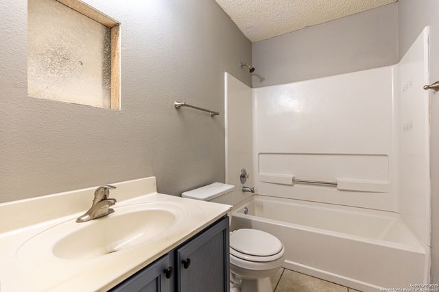 8423 parry, Converse, TX 78109