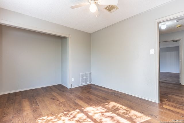 8423 parry, Converse, TX 78109