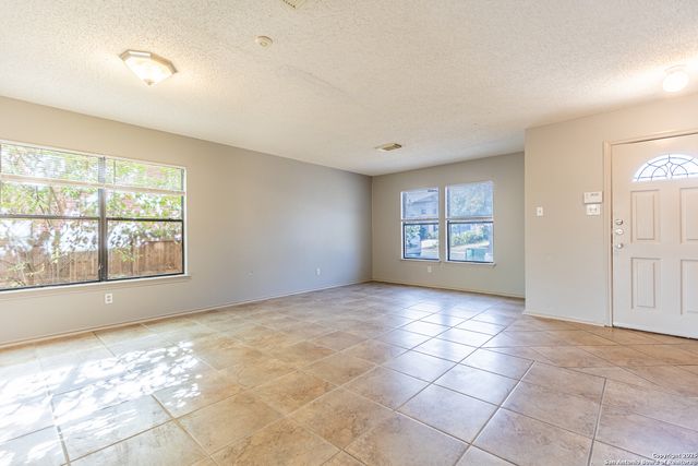 8423 parry, Converse, TX 78109