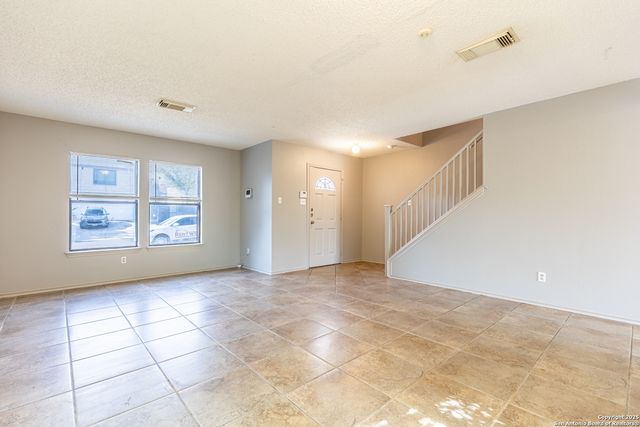 8423 parry, Converse, TX 78109