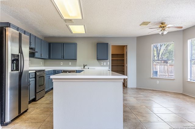 8423 parry, Converse, TX 78109