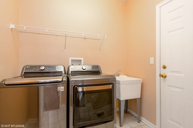 285 Seaton Court, Lake Zurich, IL 60047