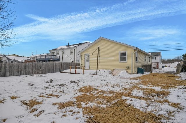 57 Whirlaway Place, Pawtucket, RI 02861