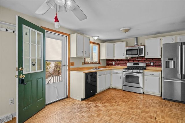 57 Whirlaway Place, Pawtucket, RI 02861