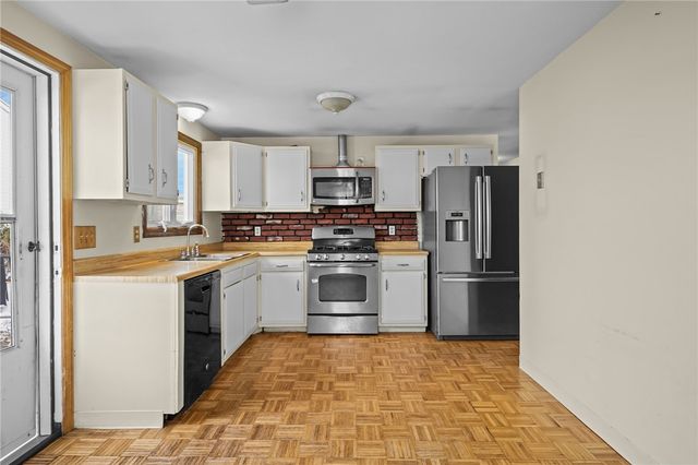 57 Whirlaway Place, Pawtucket, RI 02861