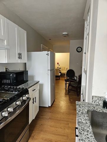 72 Central 6, Peabody, MA 01960