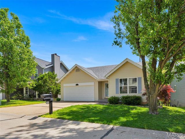 1562 Glenn Brooke Woods Circle, Ballwin, MO 63021