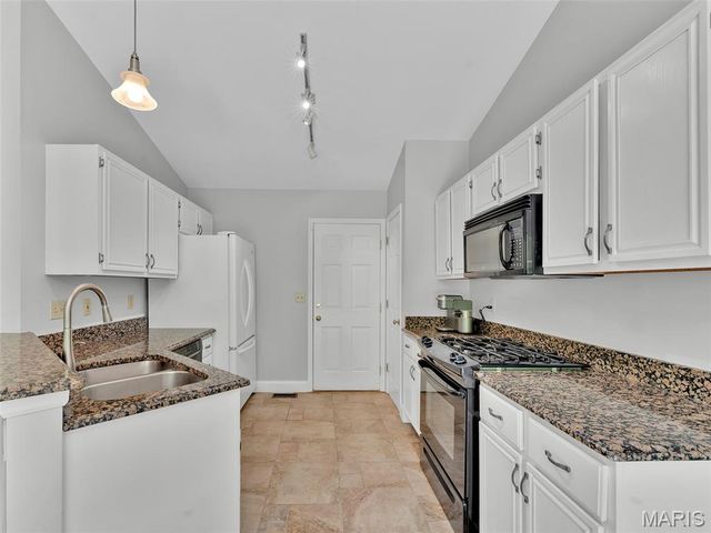 1562 Glenn Brooke Woods Circle, Ballwin, MO 63021