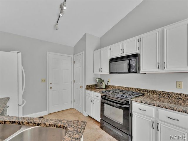 1562 Glenn Brooke Woods Circle, Ballwin, MO 63021