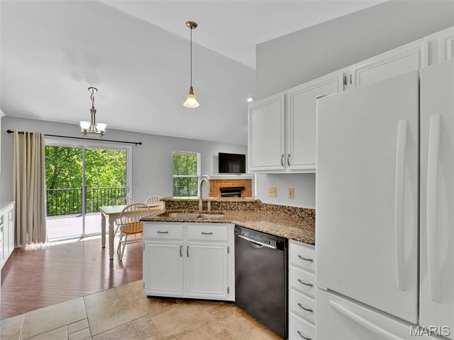 1562 Glenn Brooke Woods Circle, Ballwin, MO 63021