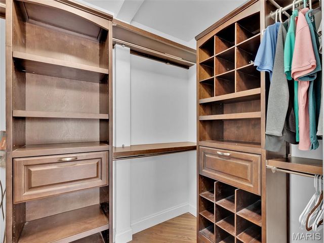 1562 Glenn Brooke Woods Circle, Ballwin, MO 63021