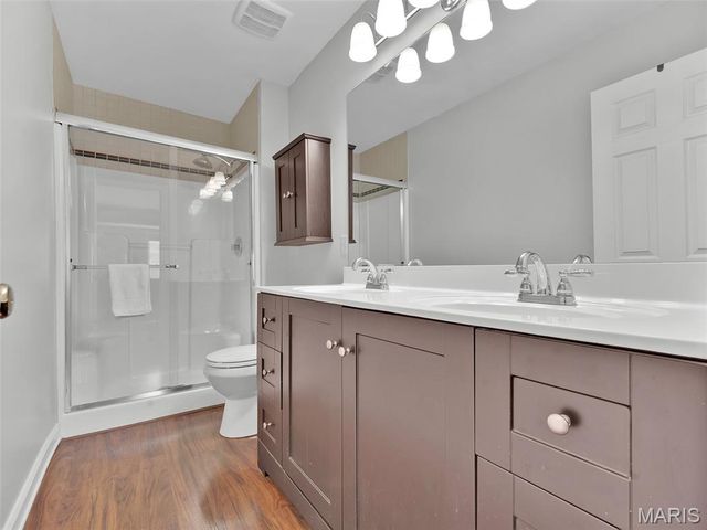 1562 Glenn Brooke Woods Circle, Ballwin, MO 63021
