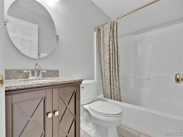 1562 Glenn Brooke Woods Circle, Ballwin, MO 63021