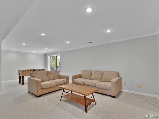 1562 Glenn Brooke Woods Circle, Ballwin, MO 63021