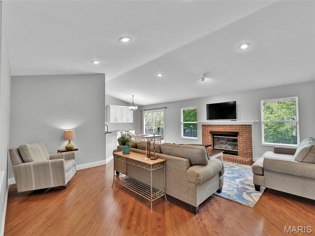 1562 Glenn Brooke Woods Circle, Ballwin, MO 63021