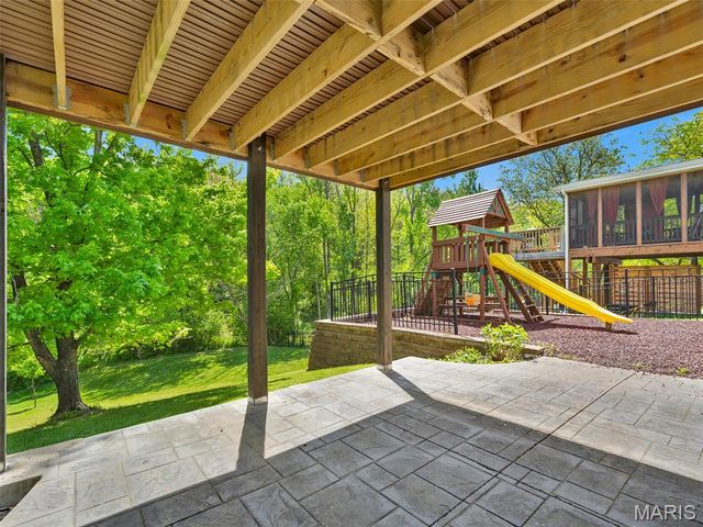 1562 Glenn Brooke Woods Circle, Ballwin, MO 63021