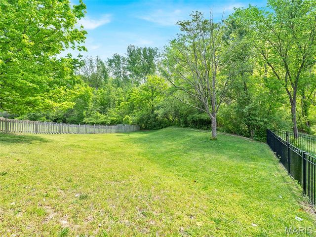 1562 Glenn Brooke Woods Circle, Ballwin, MO 63021