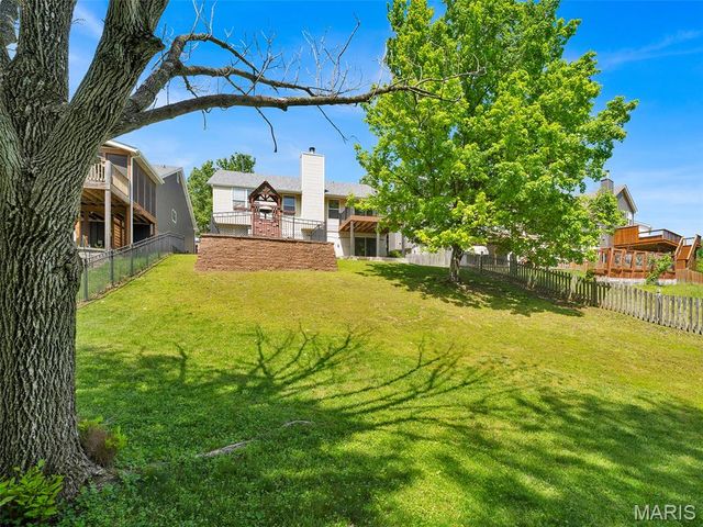 1562 Glenn Brooke Woods Circle, Ballwin, MO 63021