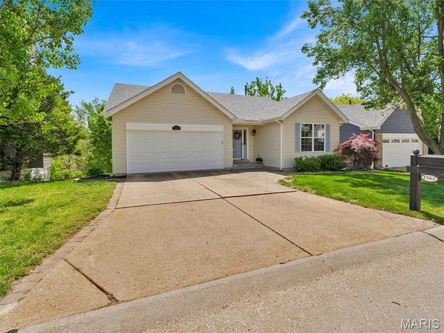 1562 Glenn Brooke Woods Circle, Ballwin, MO 63021
