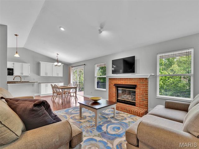 1562 Glenn Brooke Woods Circle, Ballwin, MO 63021
