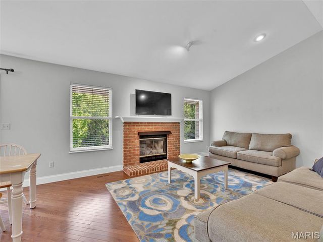 1562 Glenn Brooke Woods Circle, Ballwin, MO 63021