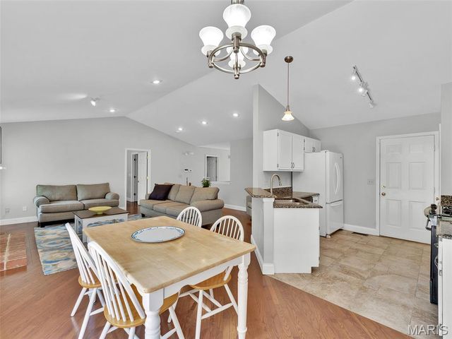 1562 Glenn Brooke Woods Circle, Ballwin, MO 63021