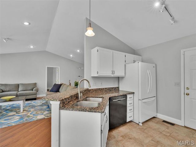 1562 Glenn Brooke Woods Circle, Ballwin, MO 63021