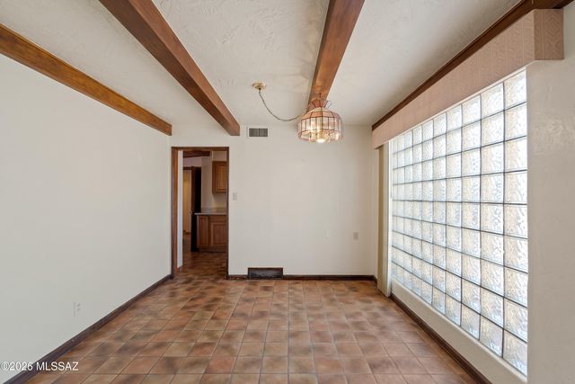 325 S Calle De La Azucena, Tucson, AZ 85711