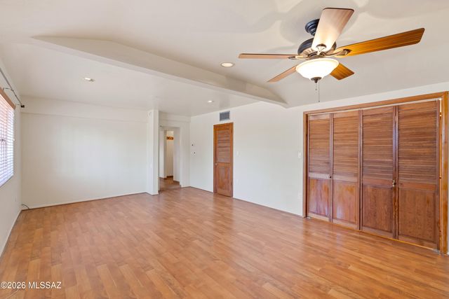 325 S Calle De La Azucena, Tucson, AZ 85711