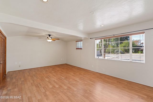 325 S Calle De La Azucena, Tucson, AZ 85711