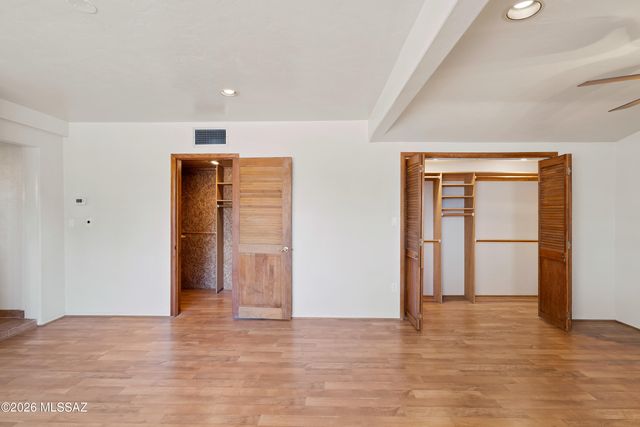 325 S Calle De La Azucena, Tucson, AZ 85711