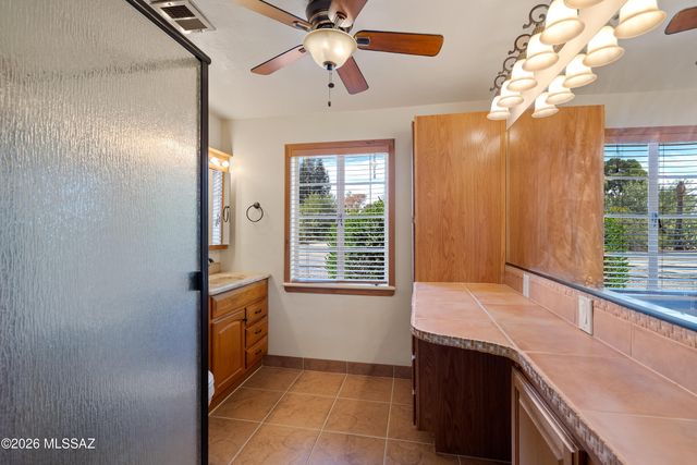 325 S Calle De La Azucena, Tucson, AZ 85711